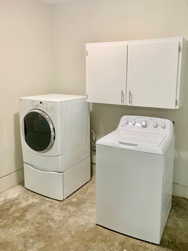 Photo - For Rent - 3 Bedroom 1.5 Bath in Valley View!