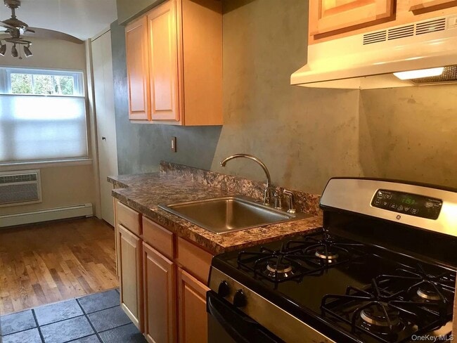 Photo - 8 Colonial Rd Unit 0