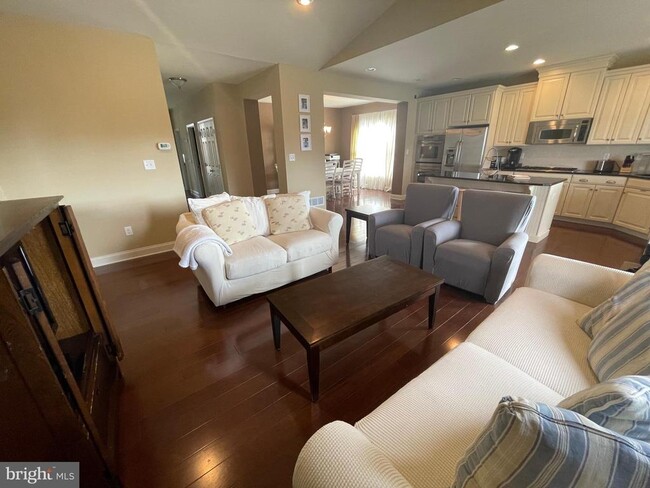 Photo - 19082 Hummingbird Ln