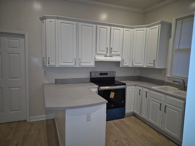 Photo - 584 Seminole Ave NE Unidad A