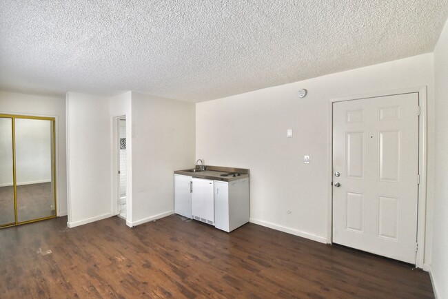 Photo - 5321 Agnes Ave Unit 21-06