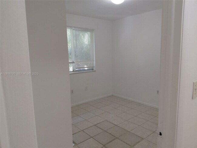 Photo - 13950 NE 2nd Ave