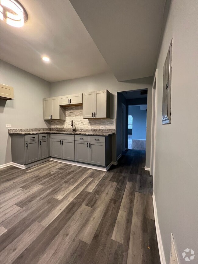 Building Photo - 1355 S Springfield Ave Unit 2 Rental