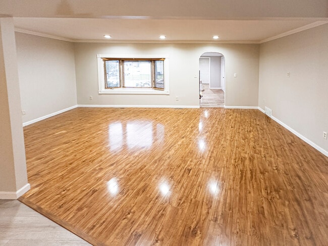 Main Room - 601 Harlem Rd Unit Rear