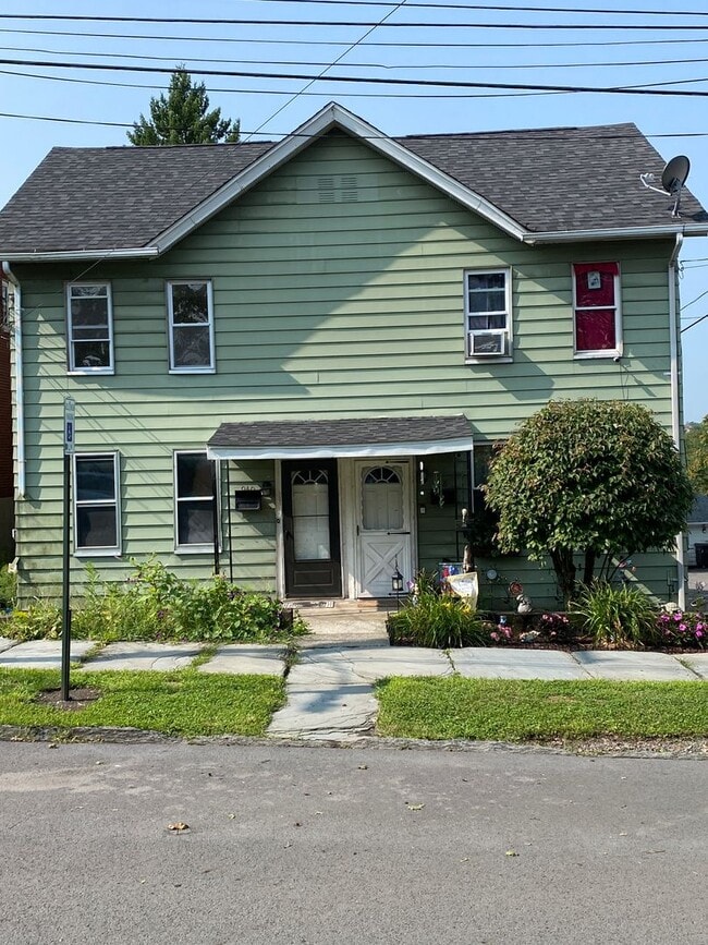 Building Photo - 938-940 Beech St Unit 940 Beech St