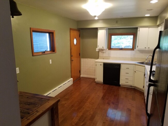 Photo - 4906 Sciota St