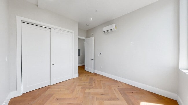 Photo - Spacious modern 2 bed in Newton available NOW!