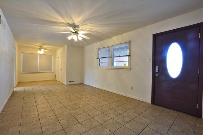 Photo - 4819 44th St