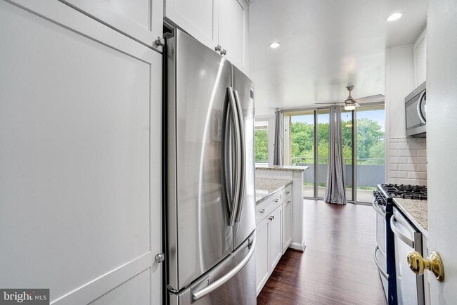 Building Photo - 6621 Wakefield Dr Unit 510