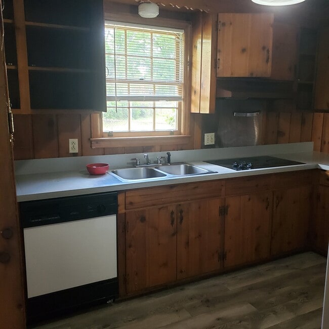 Photo - 301 W Lakeside Ave