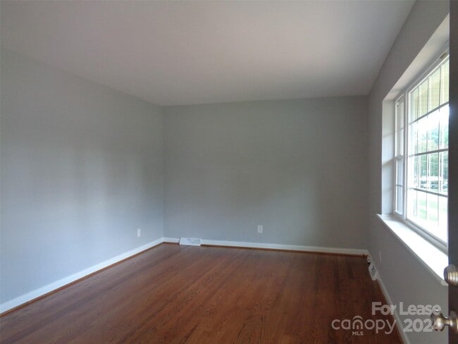 Photo - 3726 Sudbury Rd