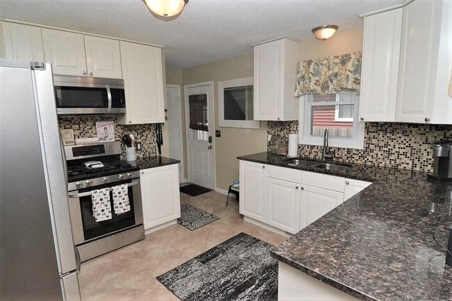 Building Photo - Well-Located Home in Robbinsdale