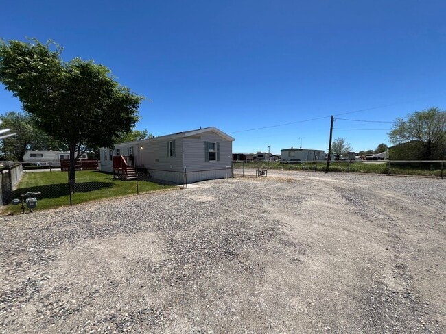 Building Photo - 3 Bed 2 Bath Updated Mobile Home w/ Fenced Yard & Many Amenities