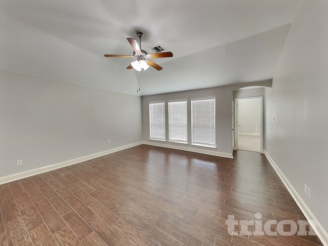 Photo - 1643 Hillside Dr House