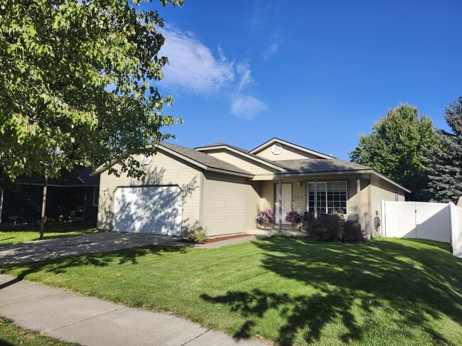 Building Photo - 5810 N Loraine St