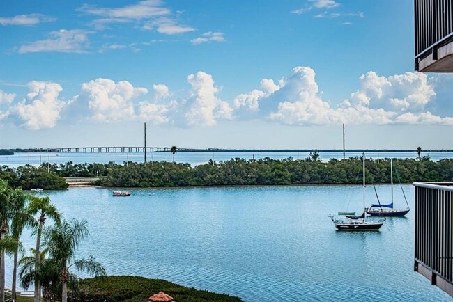 Building Photo - 6295 Bahia Del Mar Cir Unit 505