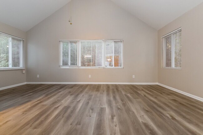 Photo - 1236 Jasmine Way