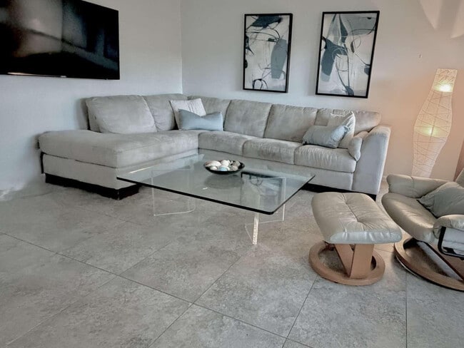 Building Photo - 433 Durham O Unit 433