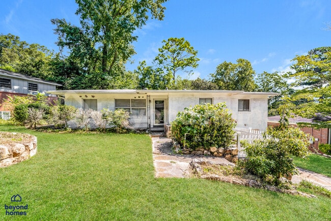 Building Photo - Discover this 3-bedroom, 1.5-bath home in Birmingham’s Spring Lake area!