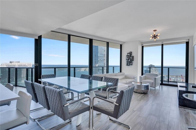 Photo - 1300 S Miami Ave Unidad 4805