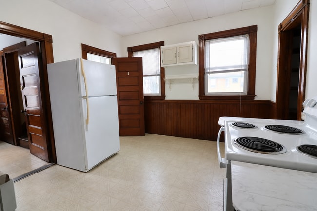 Building Photo - 582 Cambridge St Unit 2