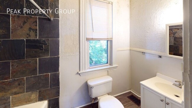 Photo - 2535 Vestry Ave Unit 2535 Vestry Avenue- 2025/2026 Lease Term