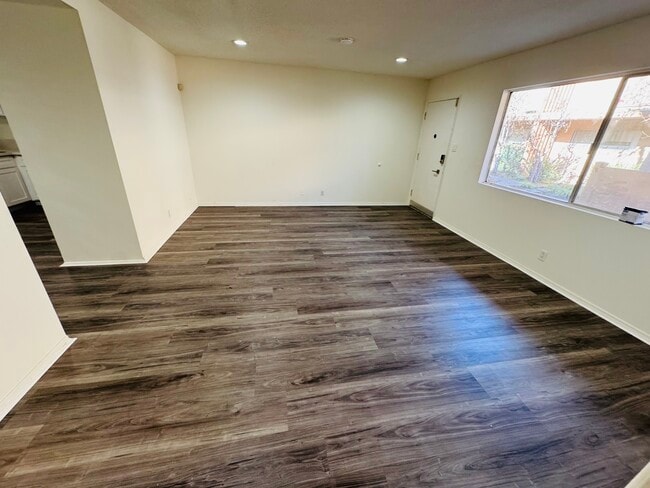 Photo - 14903 S Normandie Ave Unidad 115