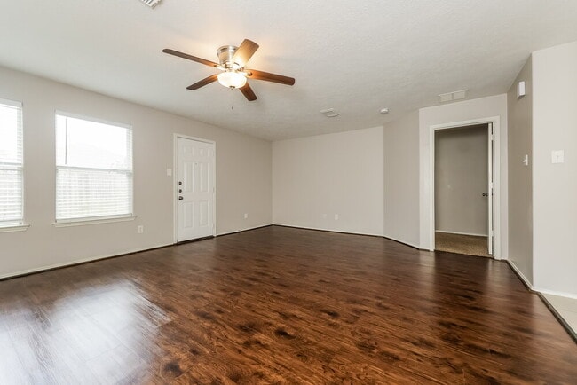 Photo - 4931 Winding View Ln