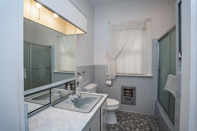 Photo - 303 N Woodrow St