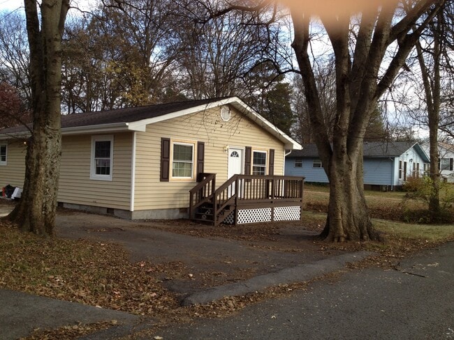 Building Photo - 610 Martin St