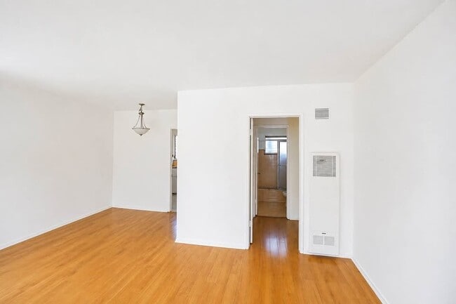 260 S Sycamore Ave Unit 28