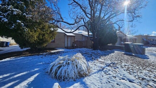 Photo - 1 bed with yard! Condo near UNM!