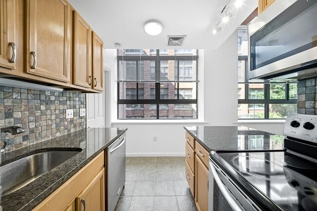 Building Photo - 10 Linwood St Unit U106 Rental