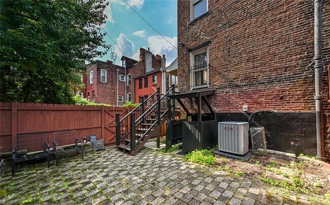 Photo - 617 Avery St