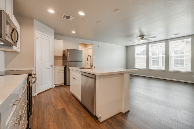 Photo - 221 Pk Pl Cir Unit C