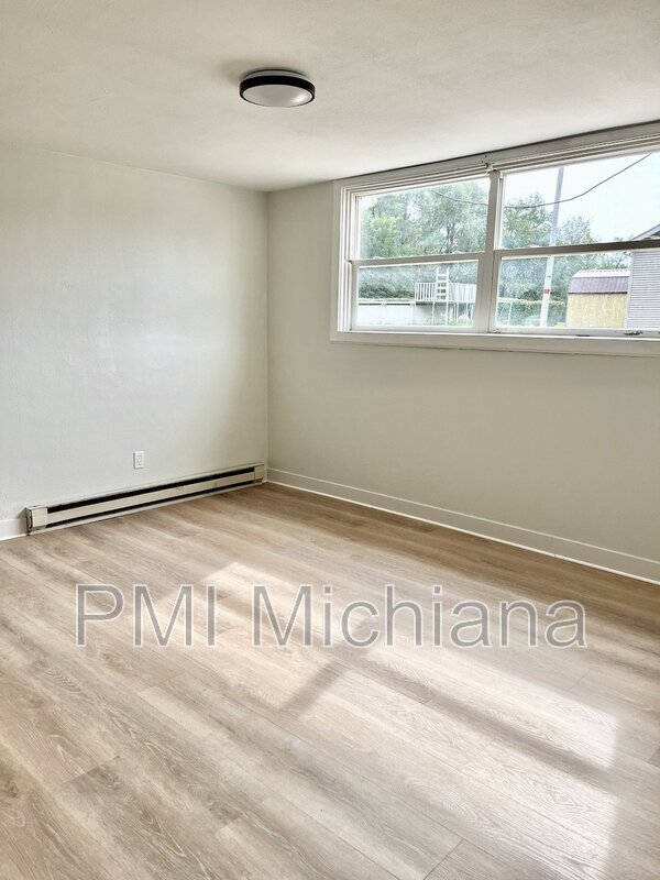 Building Photo - 2254 Huey St Rental