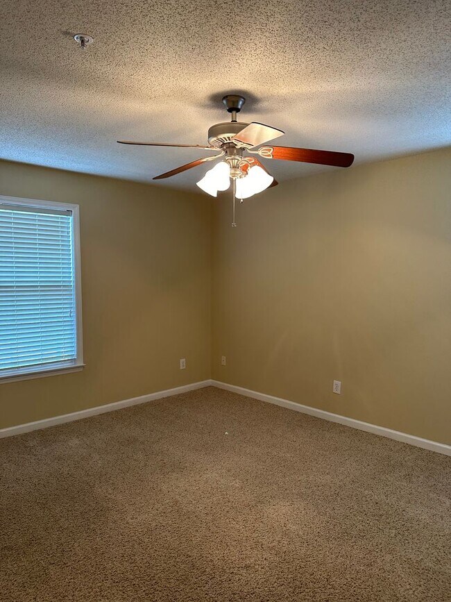 Photo - Deacon Ridge Condo! Convenienct to WFU, sh...