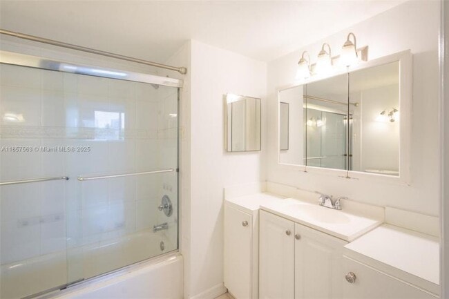Photo - 2 bedroom in Sunny Isles Beach FL 33160