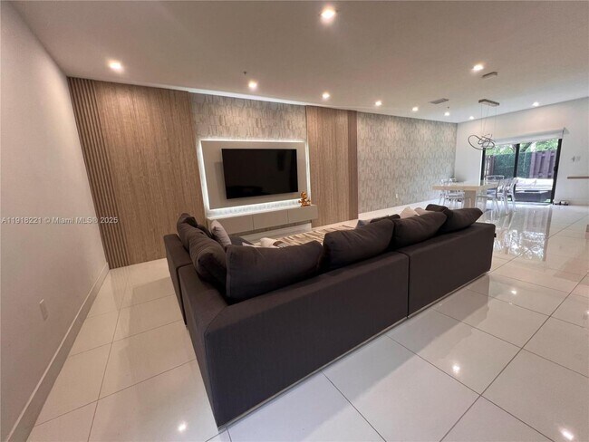 Photo - 10431 NW 82nd St