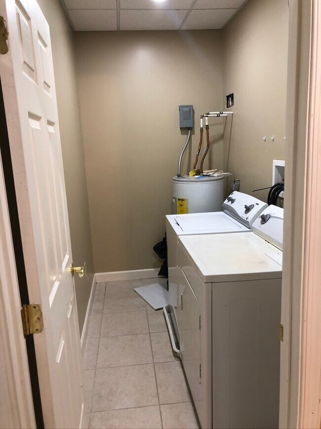 Laundry room - 108 Hexham Dr Unit Wyndhurst