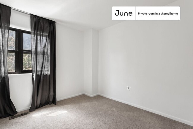 Photo - Room in Shared 5 bed/3 bath home Unidad 2A