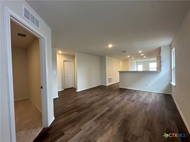 Photo - 537 Autumn Blaze