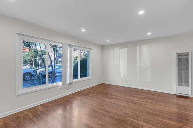 Photo - 14616 Magnolia Blvd