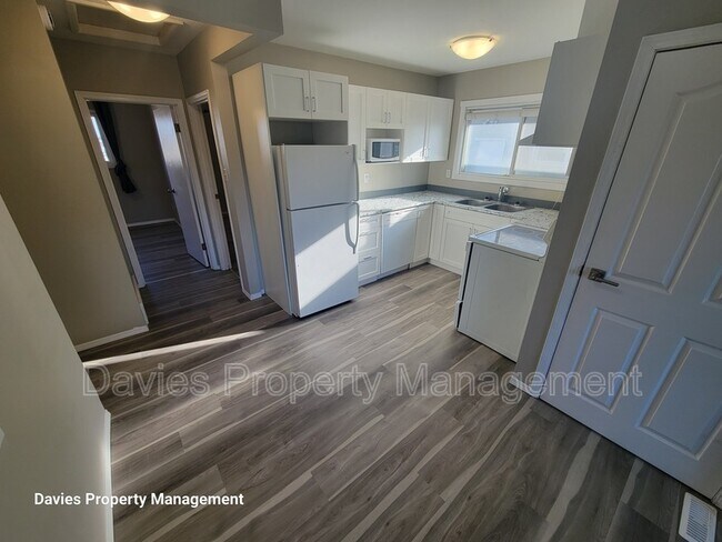 Photo - 12927-12982 82 St NW