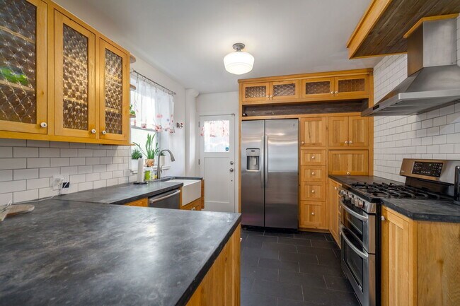 Photo - 829 N Taylor St