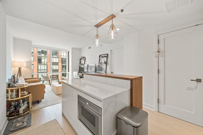 Photo - 1000 Maxwell Ln Unit 10G