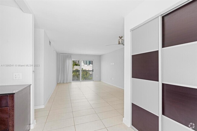 Building Photo - 1357 Collins Ave Rental
