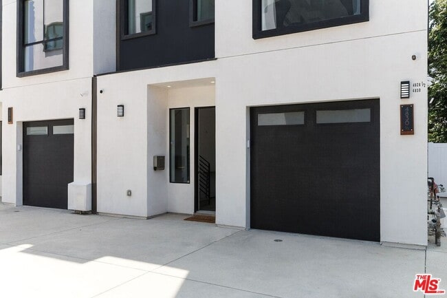 Photo - 4830 1/2 Pickford St