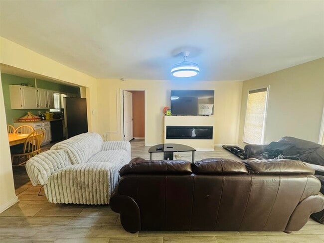 Photo - 6615 Hartford Dr