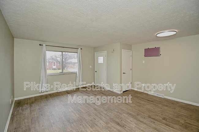 Photo - 593 Baldwin Rd